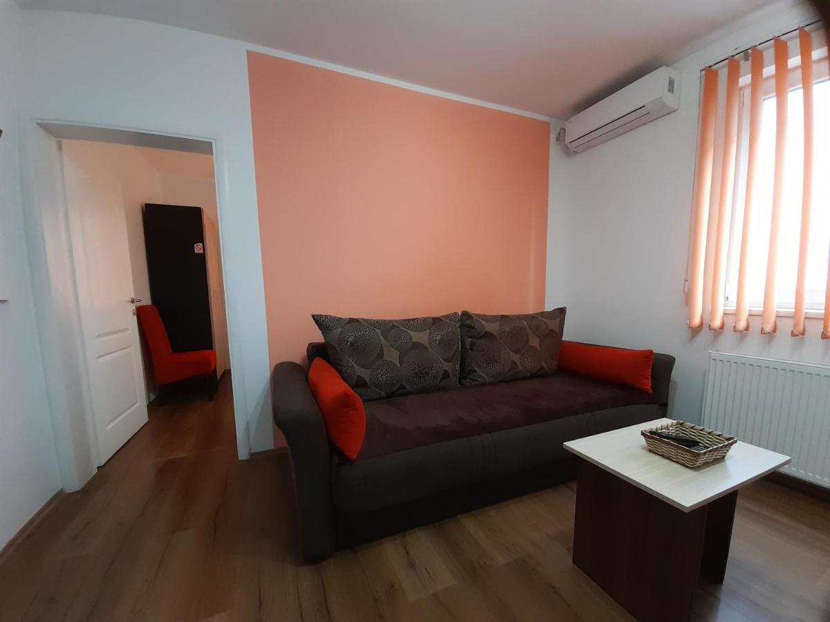 Kety Apartments Kragujevac Esterno foto