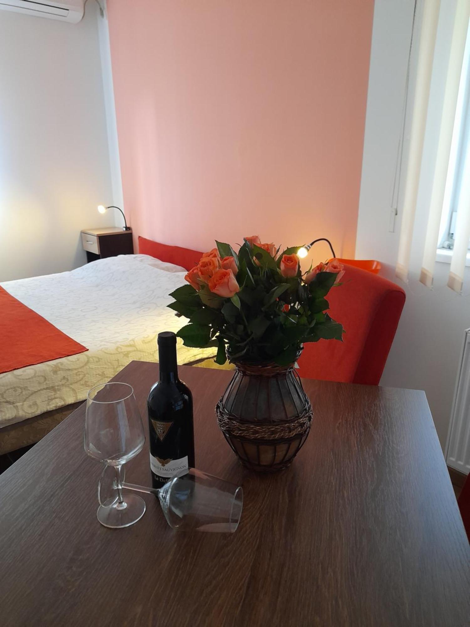 Kety Apartments Kragujevac Esterno foto
