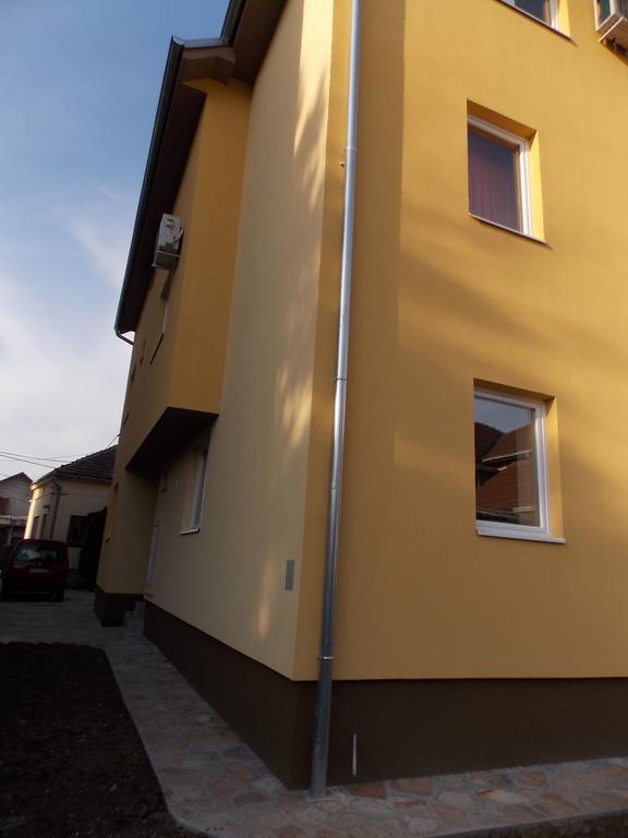 Kety Apartments Kragujevac Esterno foto