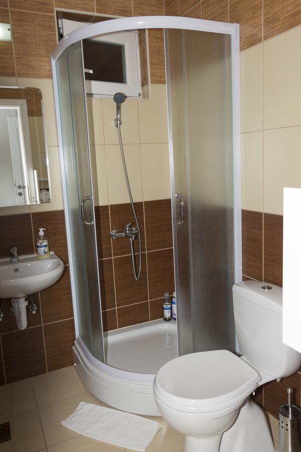 Kety Apartments Kragujevac Esterno foto
